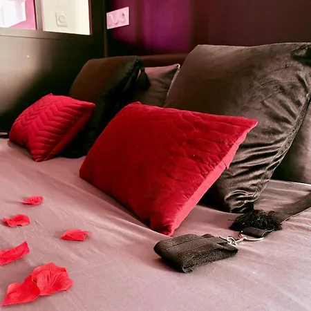 Dalikyda - Temptation - Jacuzzi & Private Cinema Apartment